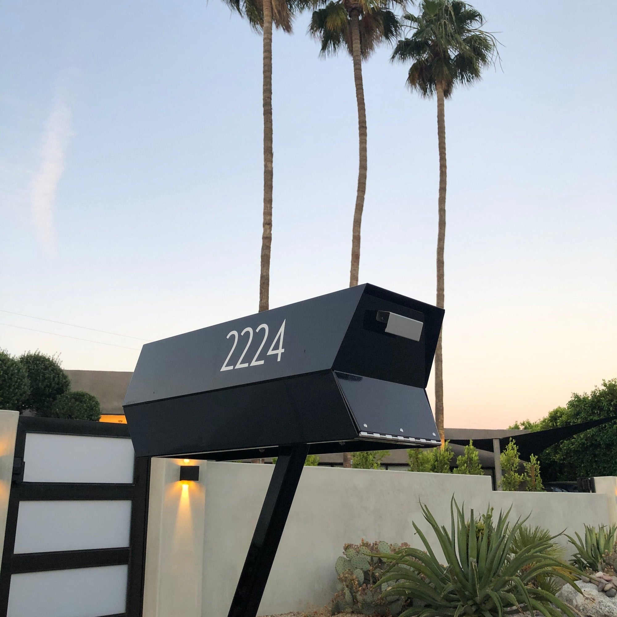 The Modbox Mid-Century Modern Curbside Mailbox — Monochrome Collection