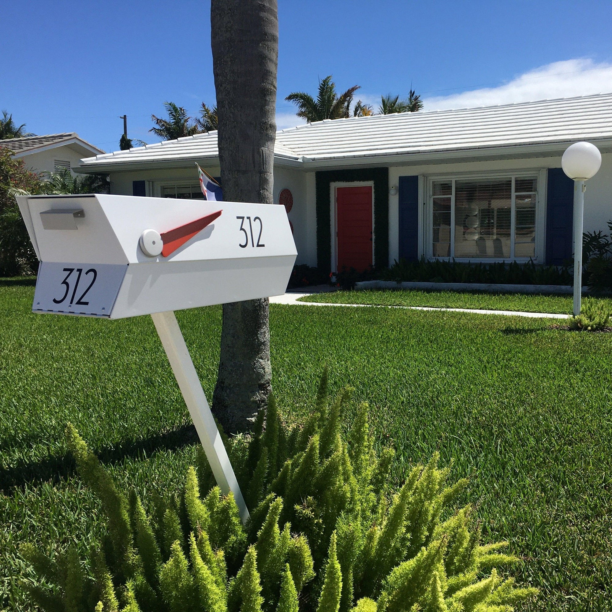 The Modbox Mid-Century Modern Curbside Mailbox — Monochrome Collection