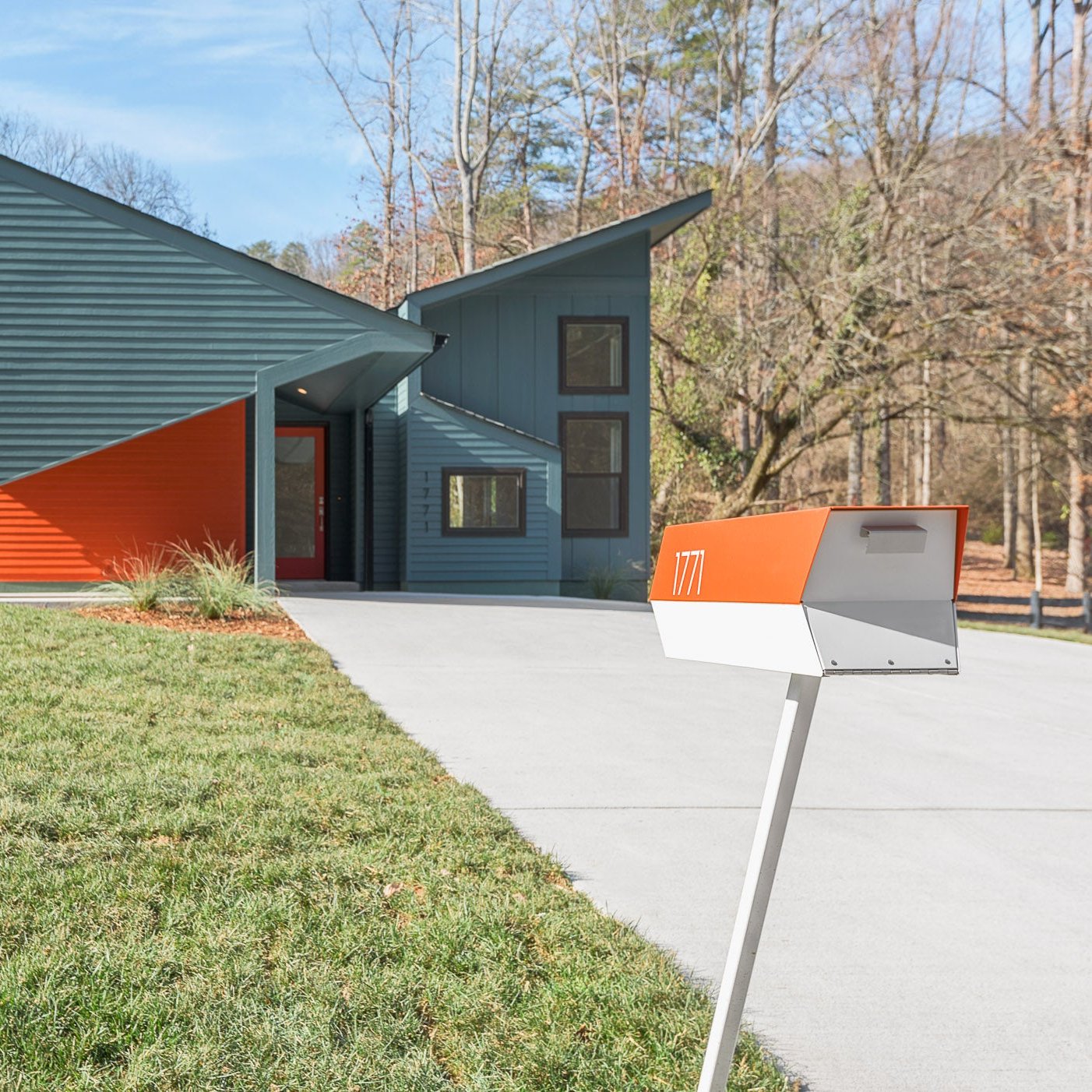 The Modbox Mid-Century Modern Curbside Mailbox