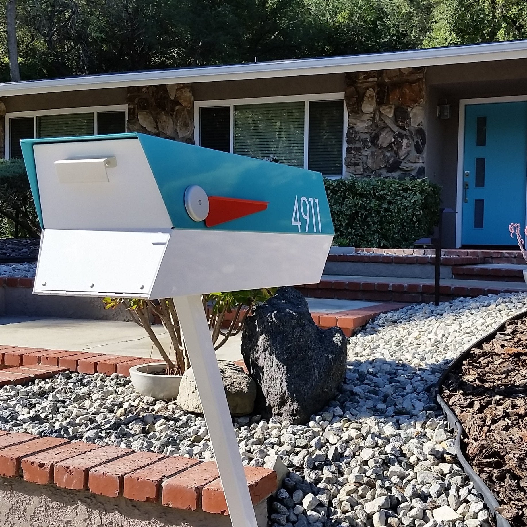 The Modbox Mid-Century Modern Curbside Mailbox