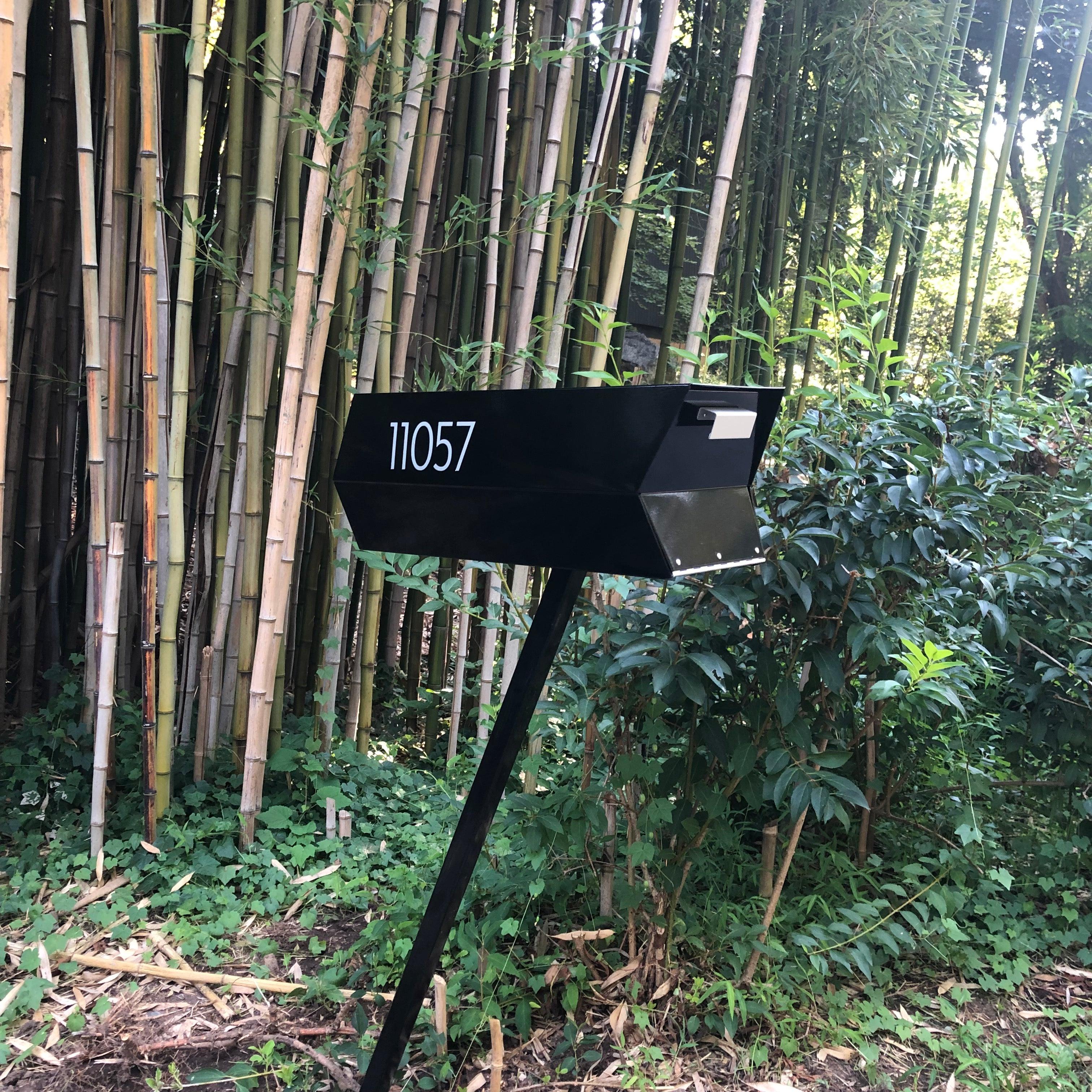 The Modbox Mid-Century Modern Curbside Mailbox — Monochrome