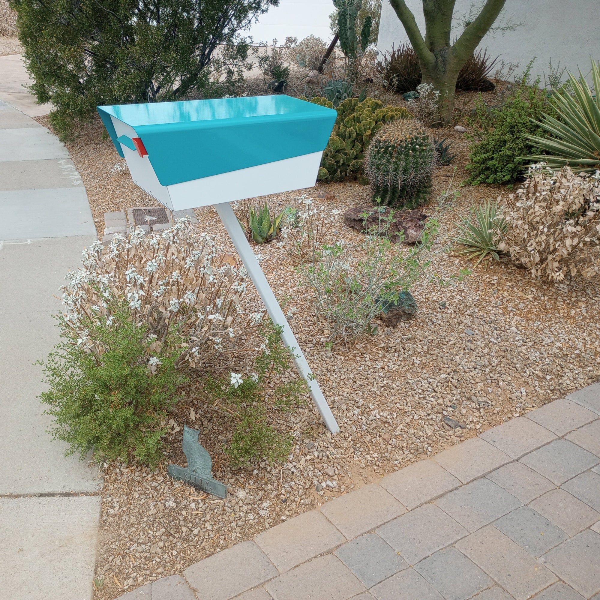 The Aerobox Modern Curbside Mailbox — Monochrome Collection