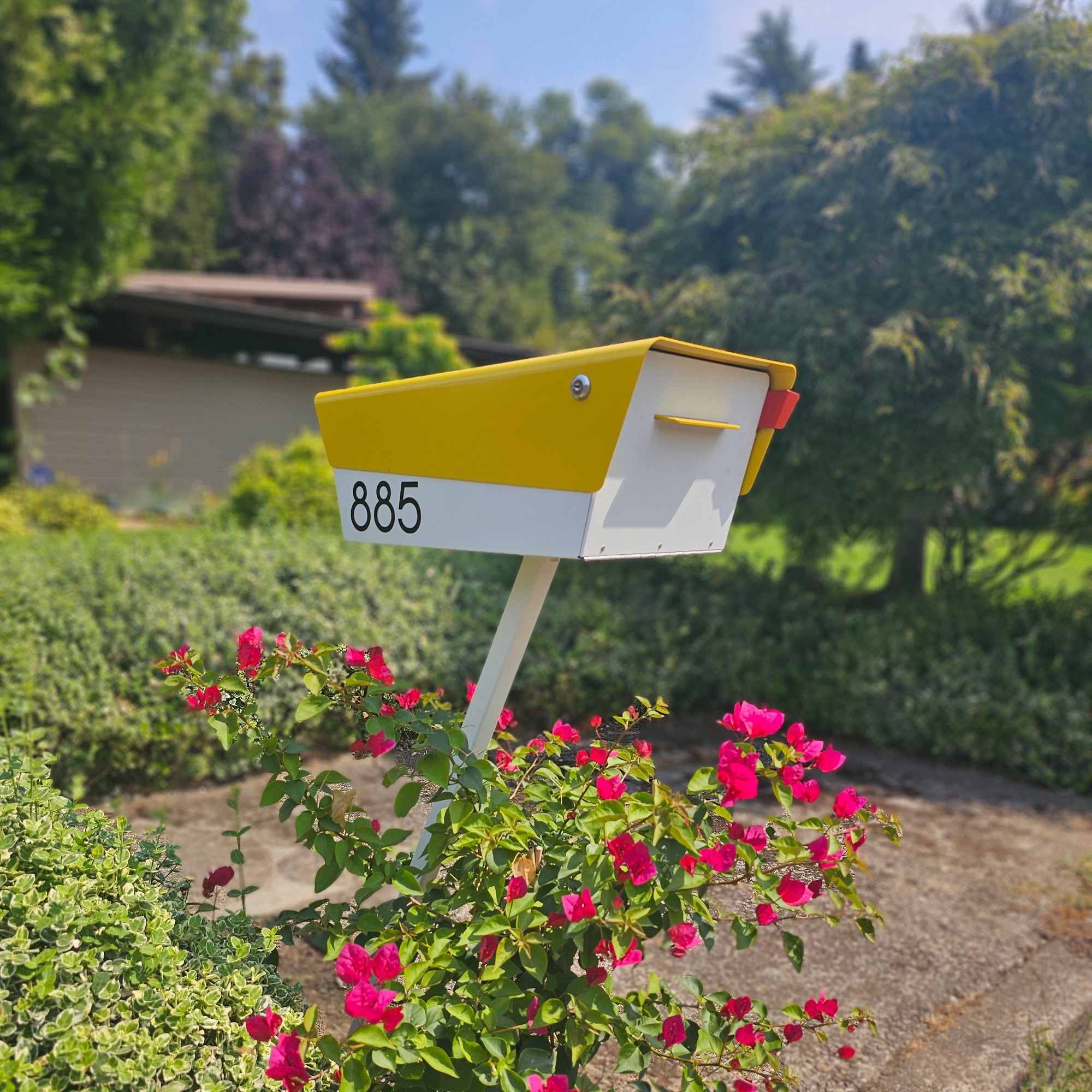 The Aerobox Modern Curbside Mailbox — Monochrome Collection