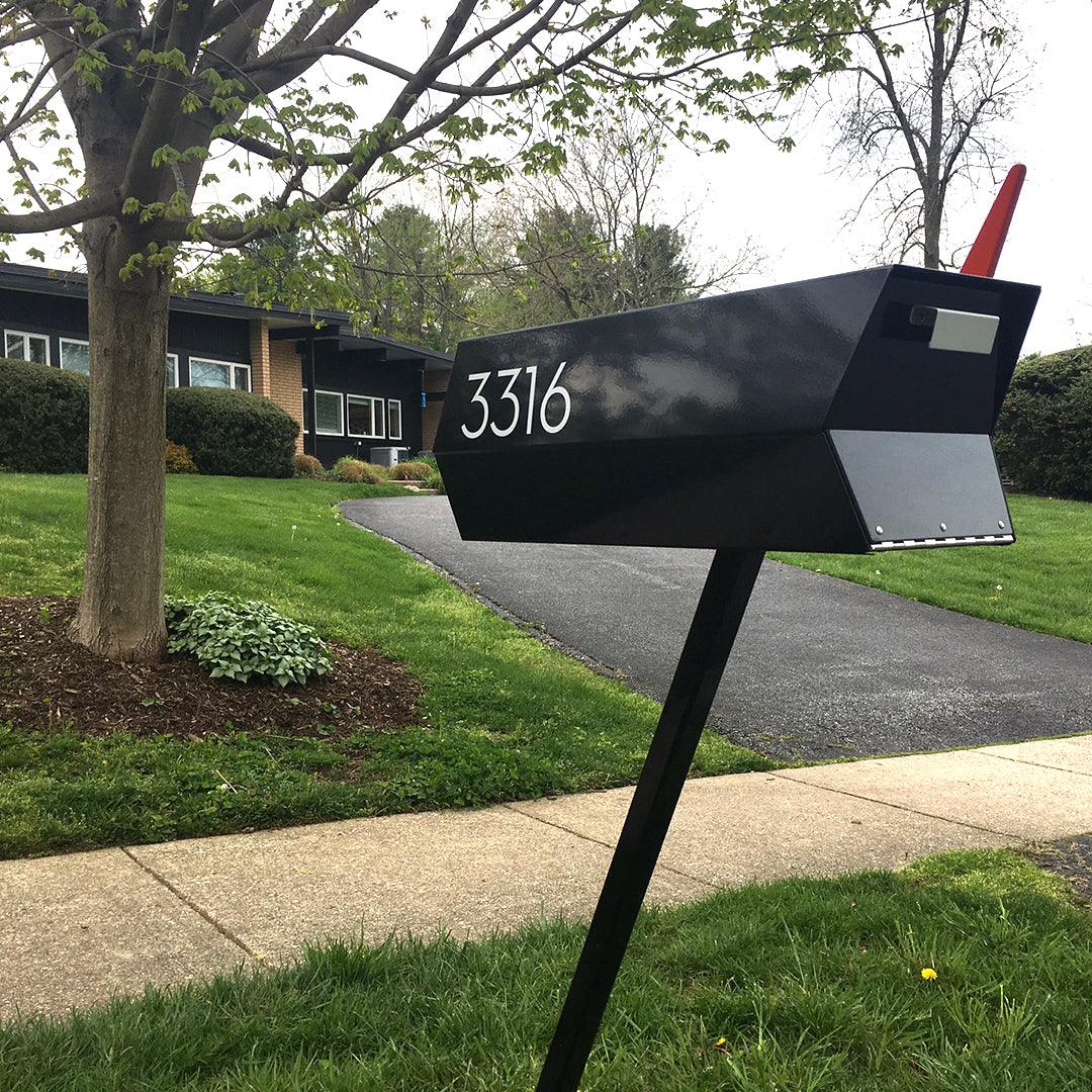 The Modbox Mid-Century Modern Curbside Mailbox — Monochrome